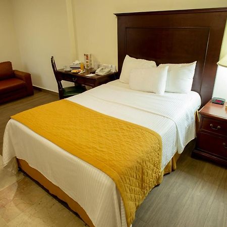 Hotel Plaza Calzada Monterrey Exteriér fotografie
