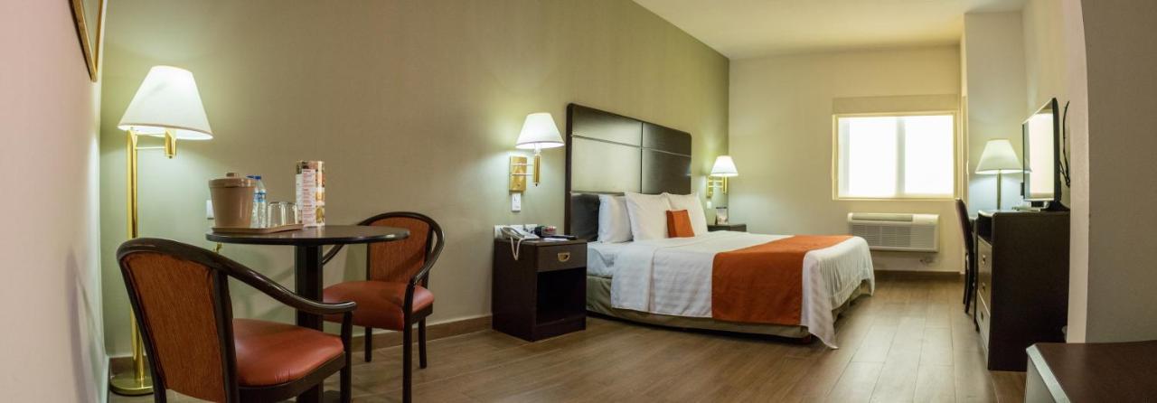 Hotel Plaza Calzada Monterrey Exteriér fotografie